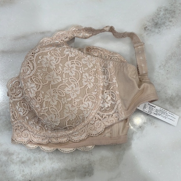 38F nude bra new with tags. Embroidered. - Picture 2 of 4